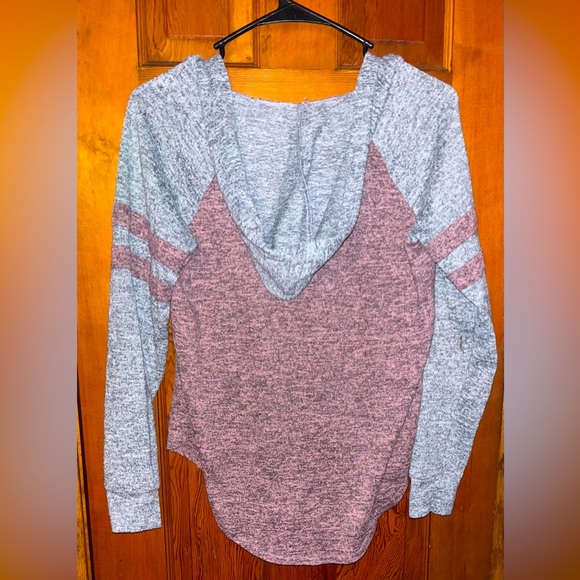 Long sleeve hooded sweater - Picture 2 of 2